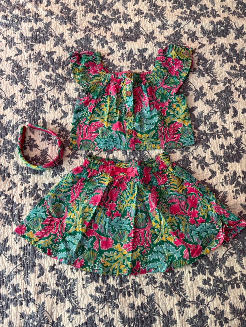TOMMY BAHAMA Girls’ Two-Piece Tropical Pink & Green Set with Headband | Size: 5